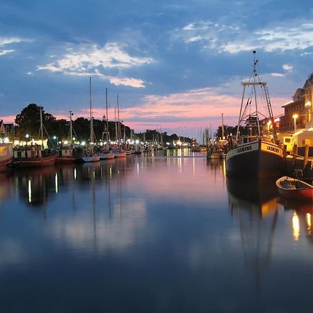 Doppelzimmer Dinner, Direkt Am Alten Strom Rostock Eksteriør billede