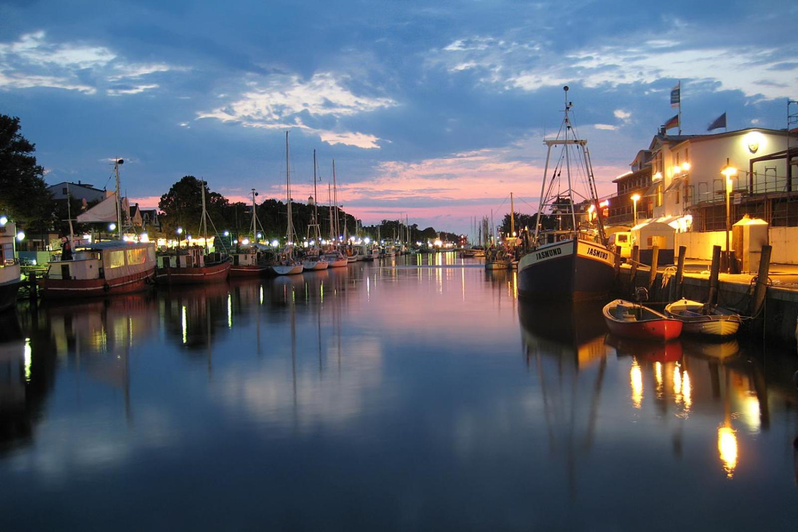 Doppelzimmer Dinner, Direkt Am Alten Strom Rostock Eksteriør billede