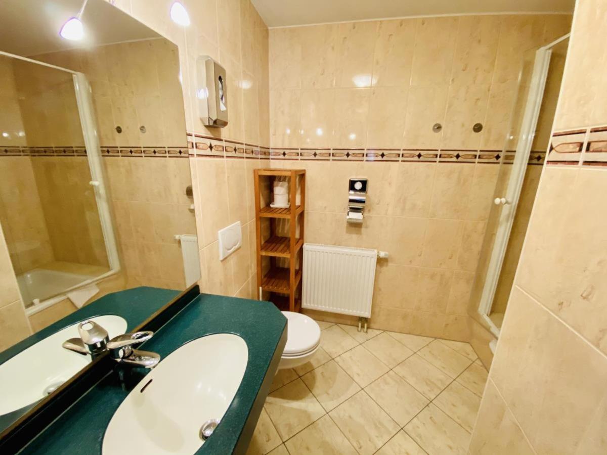 Doppelzimmer Dinner, Direkt Am Alten Strom Rostock Eksteriør billede