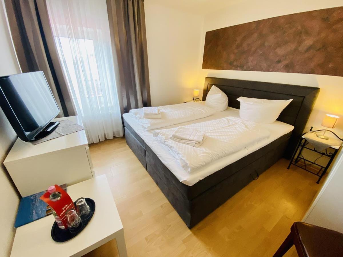 Doppelzimmer Dinner, Direkt Am Alten Strom Rostock Eksteriør billede